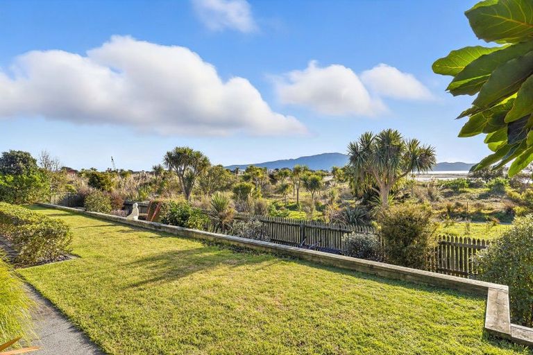 Photo of property in 22 Taranui Way, Paraparaumu Beach, Paraparaumu, 5032