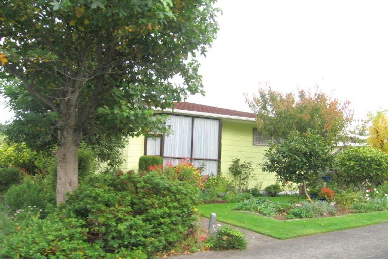 Photo of property in 13 Zande Terrace, Tawa, Wellington, 5028