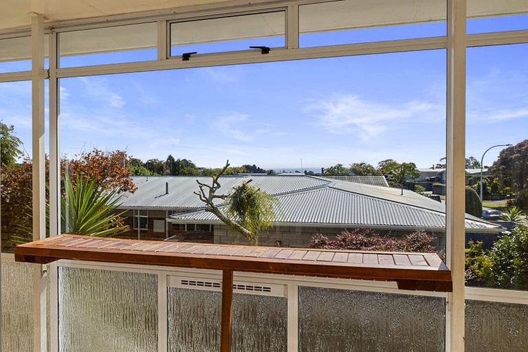 Photo of property in 44 Nevada Drive, Merrilands, New Plymouth, 4312