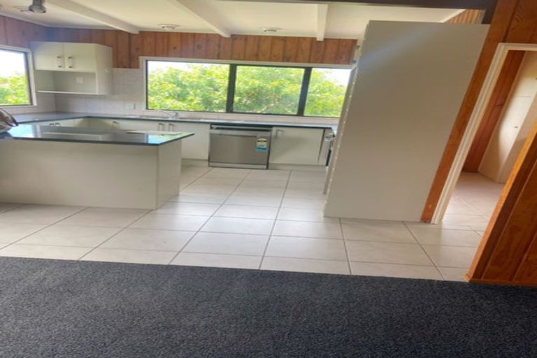 Photo of property in 18 Prince Regent Drive, Half Moon Bay, Auckland, 2012