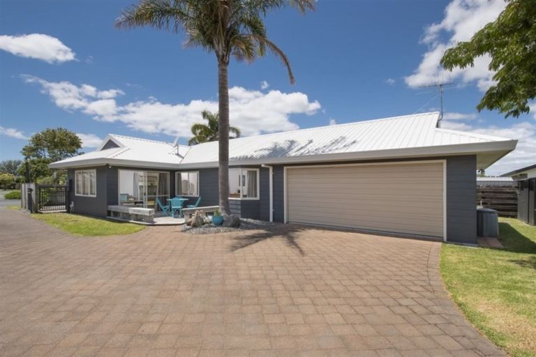 Photo of property in 36 Kane Road, Papamoa Beach, Papamoa, 3118