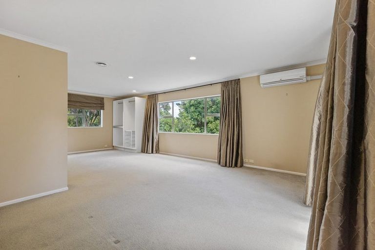 Photo of property in 8a Williams Terrace, Fitzherbert, Palmerston North, 4410
