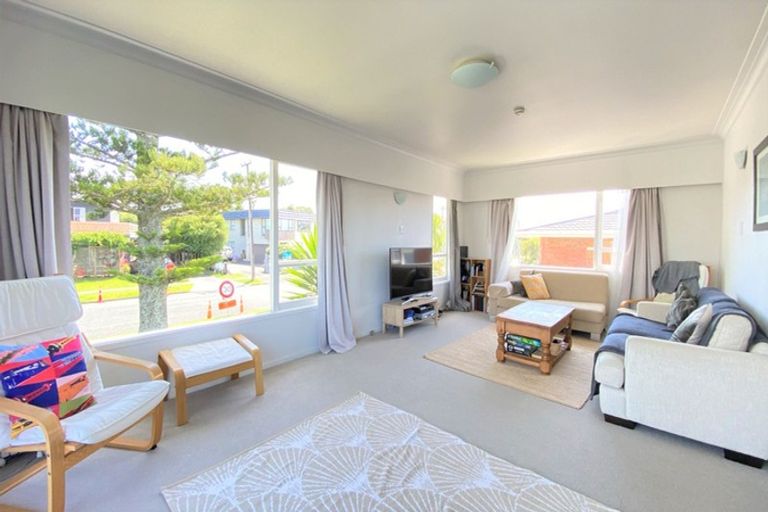 Photo of property in 1/29 Rangitoto Terrace, Milford, Auckland, 0620