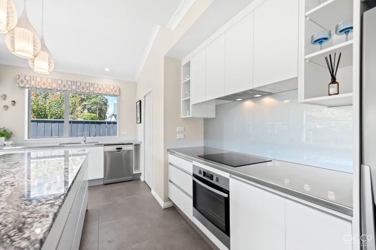 Photo of property in 8d Glen Iris Grove, Woburn, Lower Hutt, 5010