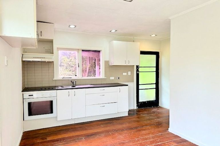 Photo of property in 4 Mceldowney Road, Titirangi, Auckland, 0604