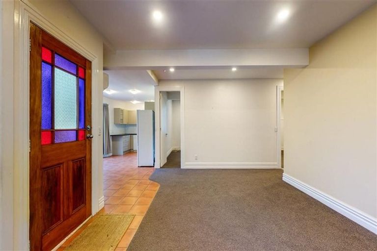 Photo of property in 56 Kelburn Parade, Kelburn, Wellington, 6012