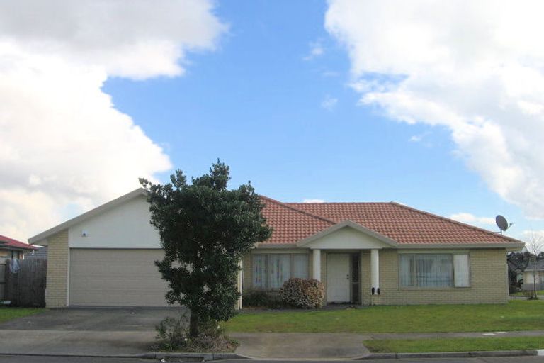 Photo of property in 71 Armoy Drive, East Tamaki, Auckland, 2016