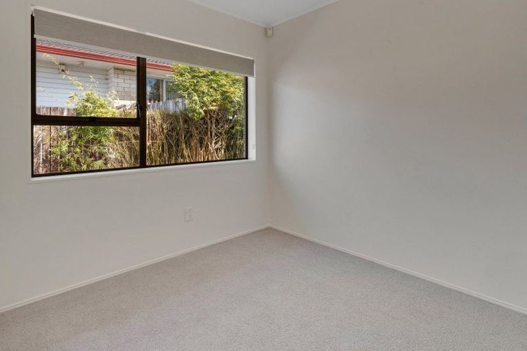 Photo of property in 2/125 Pigeon Mountain Road, Half Moon Bay, Auckland, 2012