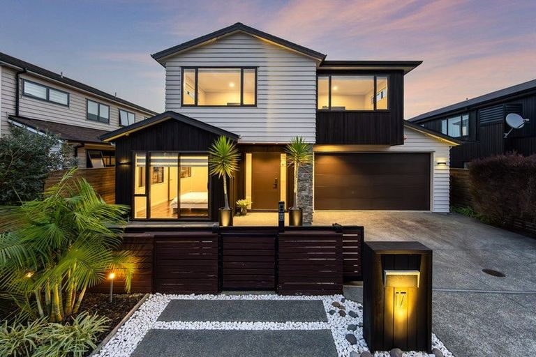 Photo of property in 17 Tawatawa Street, Long Bay, Auckland, 0630