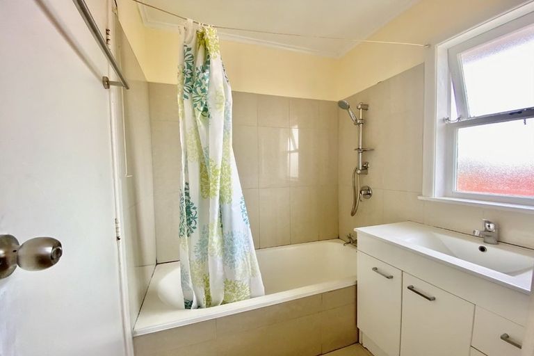 Photo of property in 25 Clayton Road, Manurewa, Auckland, 2102