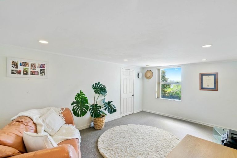 Photo of property in 1/8 Ludlow Terrace, Totara Vale, Auckland, 0627