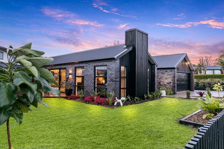 Photo of property in 4a Roland Road, Greenhithe, Auckland, 0632