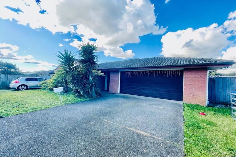 Photo of property in 22 Rock Daisy Crescent, Mangere, Auckland, 2022