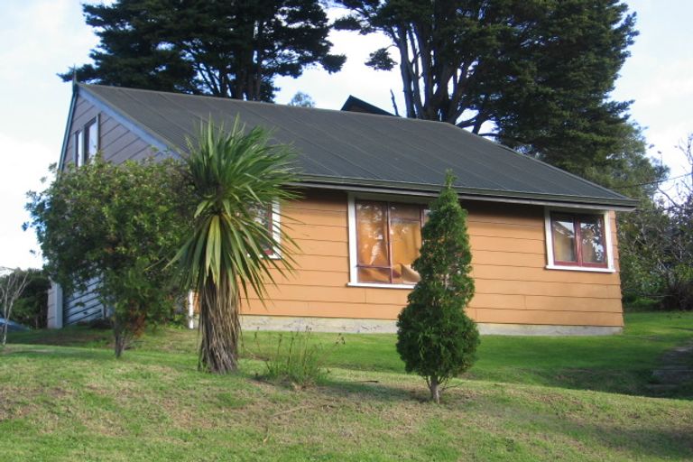 Photo of property in 3 Laingholm Drive, Laingholm, Auckland, 0604