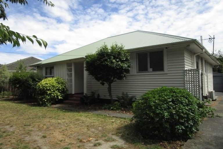 Photo of property in 12 Hooker Avenue, Bryndwr, Christchurch, 8053