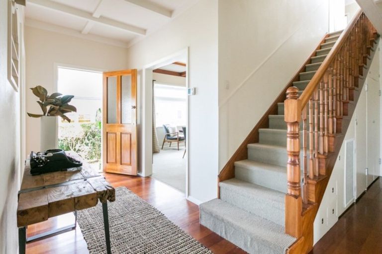 Photo of property in 4 Cobden Lane, Bluff Hill, Napier, 4110