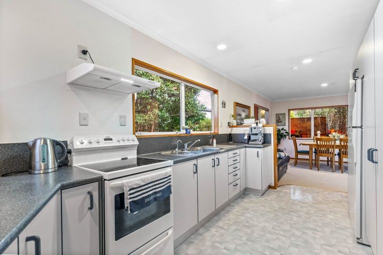 Photo of property in 24 Kaurilands Road, Titirangi, Auckland, 0604