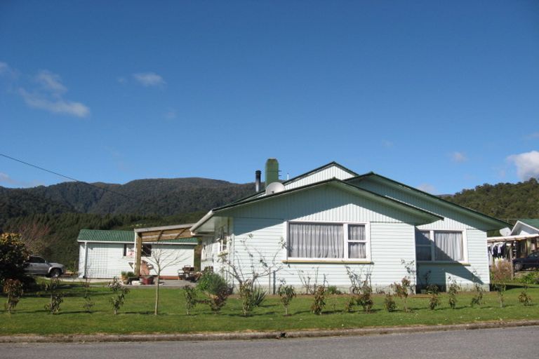 Photo of property in 10 Aylmer Street, Ross, 7812