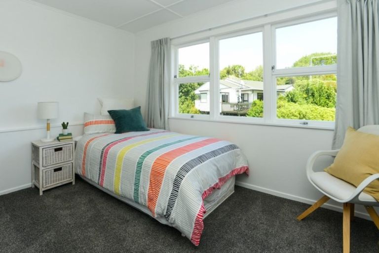 Photo of property in 11 Busby Hill, Havelock North, 4130