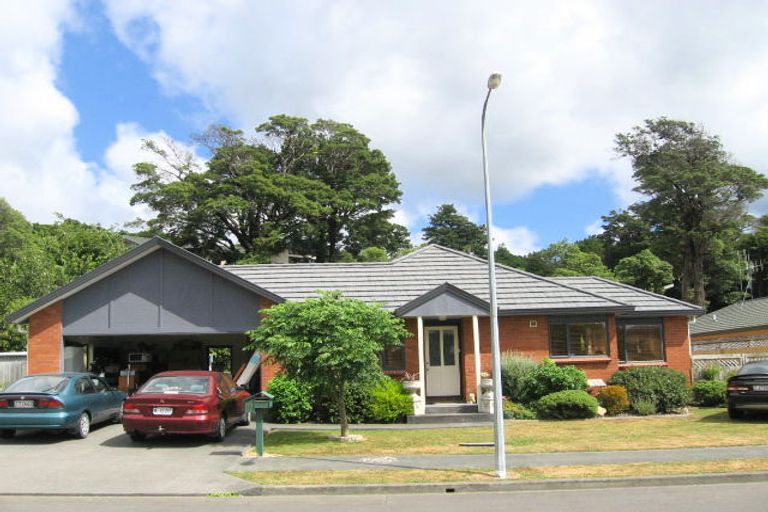 Photo of property in 23 Carlow Grove, Birchville, Upper Hutt, 5018