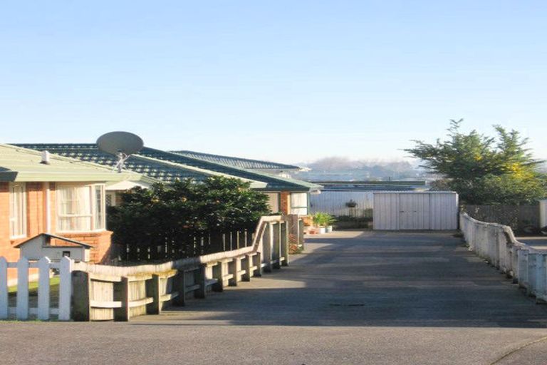Photo of property in 8b Clevedon Road, Papakura, 2110