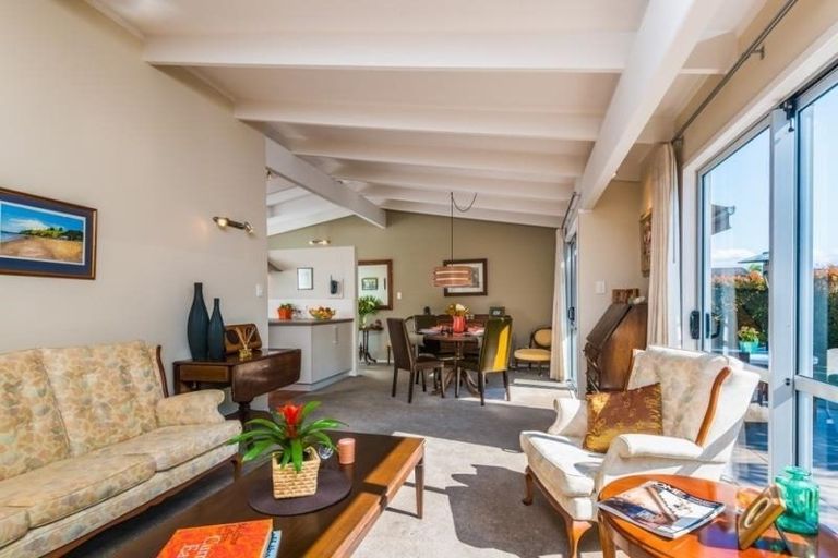 Photo of property in 2/52 Norwood Road, Bayswater, Auckland, 0622