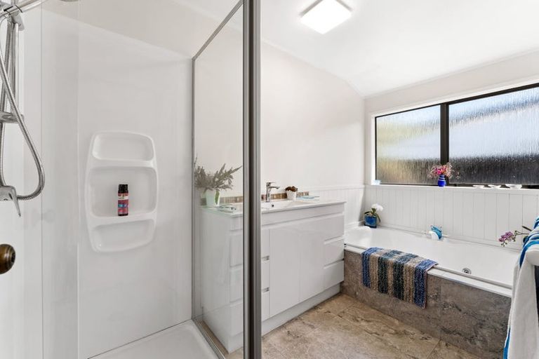 Photo of property in 12 Cooper Road, Stanmore Bay, Whangaparaoa, 0932