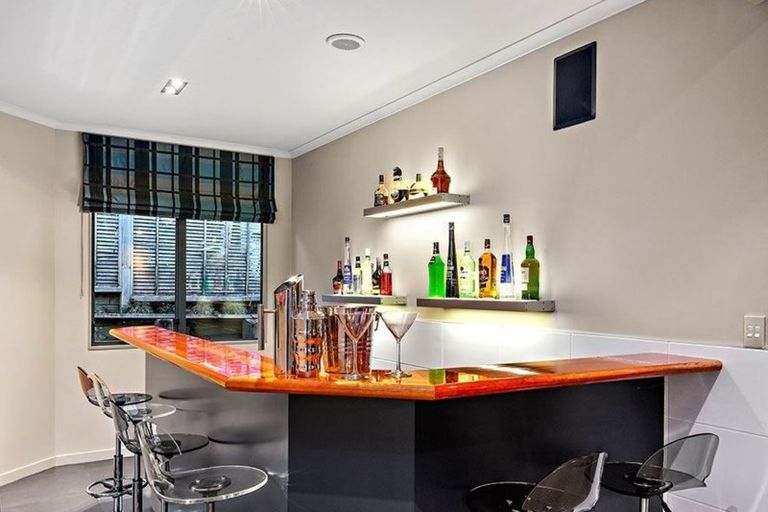 Photo of property in 6 Lupetti Rise, West Harbour, Auckland, 0618