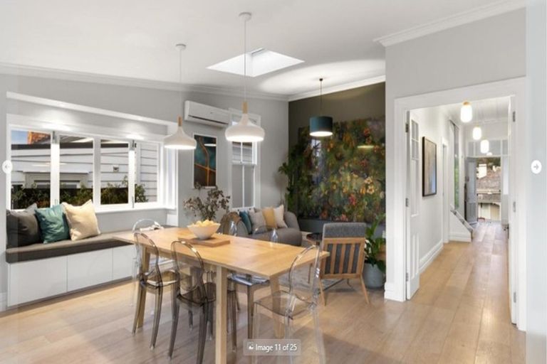 Photo of property in 25 Roslyn Terrace, Stanley Point, Auckland, 0624