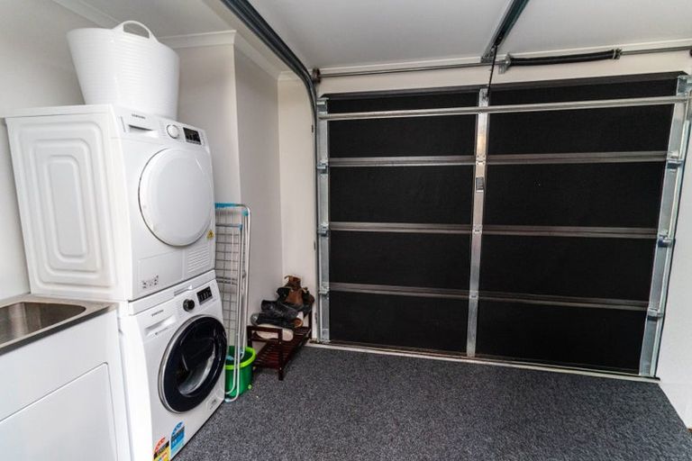 Photo of property in 41 Glanmire Road, Newlands, Wellington, 6037