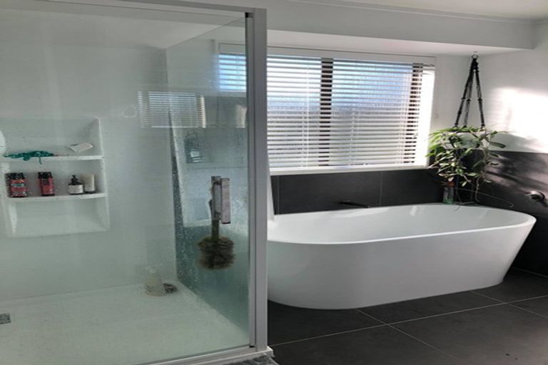 Photo of property in 11 Lorena Place, West Harbour, Auckland, 0618