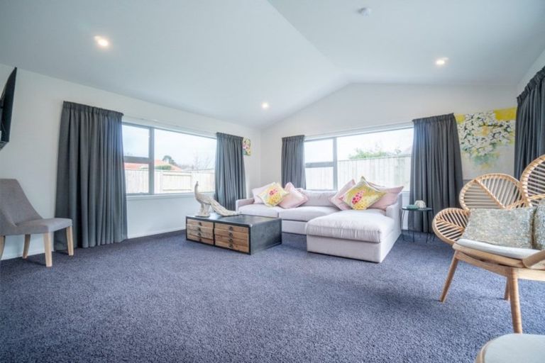 Photo of property in 6 Waimarama Court, Roslyn, Palmerston North, 4414