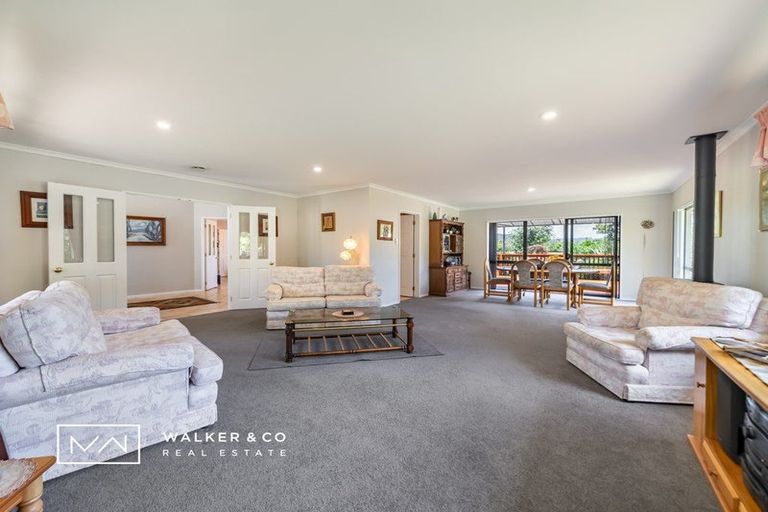 Photo of property in 15 Malcolm Gillies Grove, Totara Park, Upper Hutt, 5018