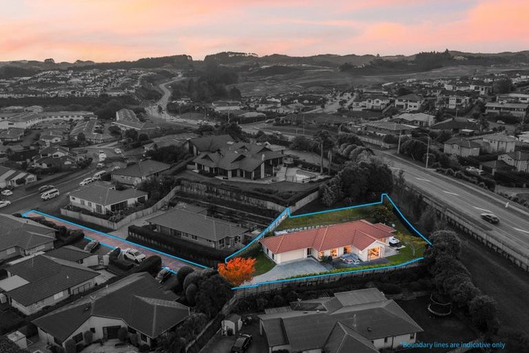 Photo of property in 113 Tauranga Place, Orewa, 0931