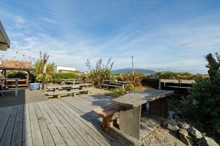 Photo of property in 1 Waimea Road, Waikanae Beach, Waikanae, 5036