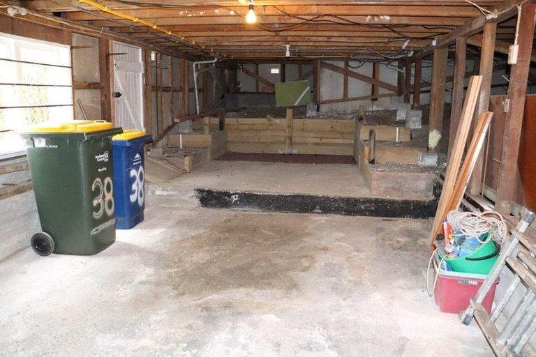 Photo of property in 38 Potter Avenue, Northcote, Auckland, 0627