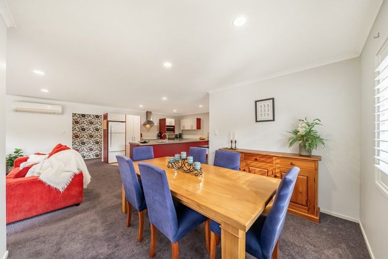 Photo of property in 17 Opal Avenue, Timberlea, Upper Hutt, 5018