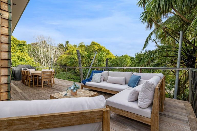 Photo of property in 12 Leatham Avenue, Strandon, New Plymouth, 4312