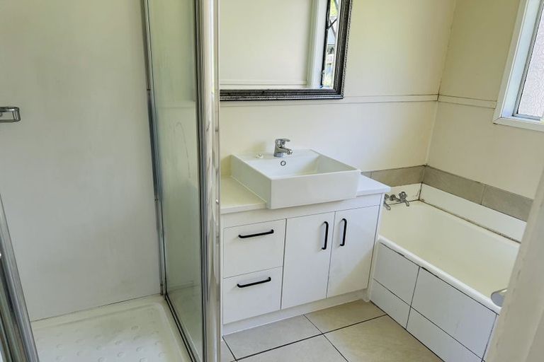 Photo of property in 2/13 Erica Road, Sunnynook, Auckland, 0620