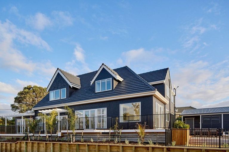 Photo of property in 53 Seaview Road, Paremata, Porirua, 5024