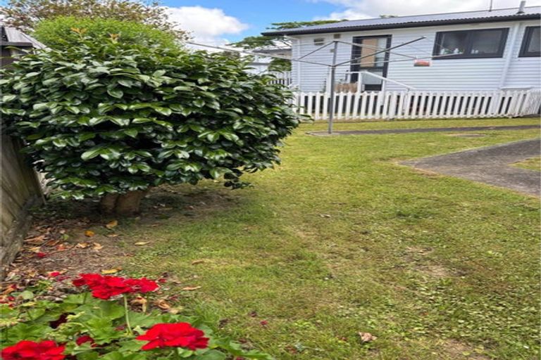 Photo of property in 1/80 Gloria Avenue, Te Atatu Peninsula, Auckland, 0610