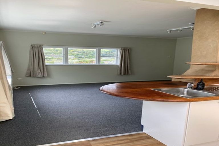 Photo of property in 7 Hampton Hill Road, Tawa, Wellington, 5028