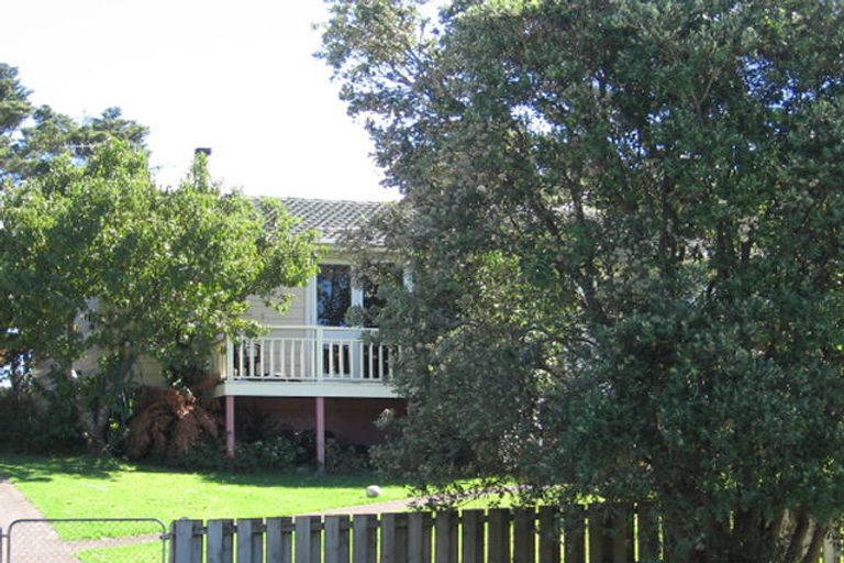 Photo of property in 17 Holmes Drive, West Harbour, Auckland, 0618