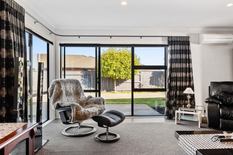 Photo of property in 25 Chestnut Close, Kelvin Grove, Palmerston North, 4414