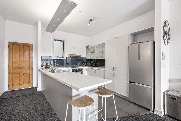 Photo of property in Endeavour Apartments, 11/125 Thorndon Quay, Pipitea, Wellington, 6011