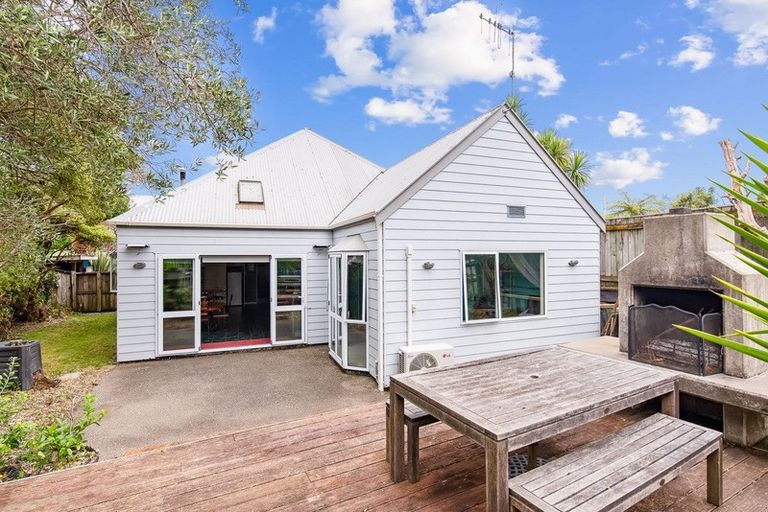 Photo of property in 39 Dale Road, Raumati South, Paraparaumu, 5032