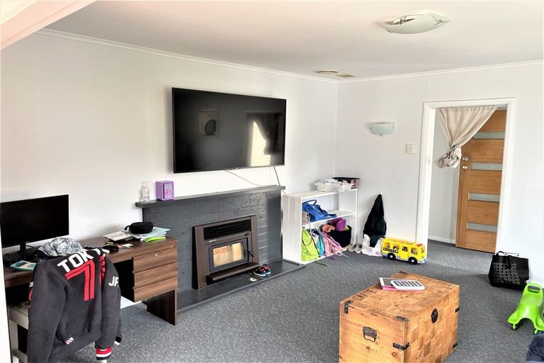 Photo of property in 27 Mexted Terrace, Tawa, Wellington, 5028