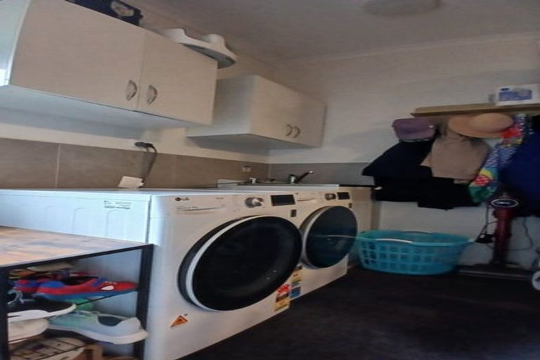 Photo of property in 3 Huataki Road, Northcote, Auckland, 0627