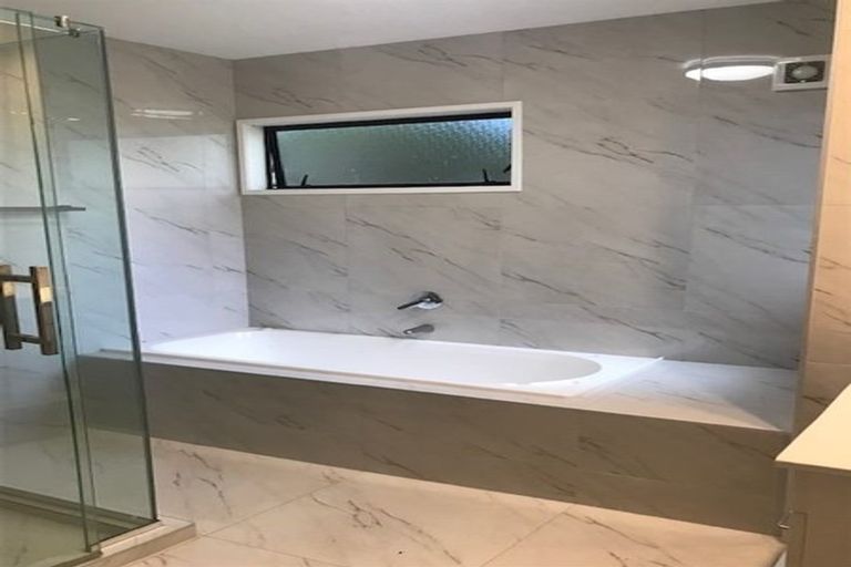 Photo of property in 7 Stitchbird Close, Murrays Bay, Auckland, 0630