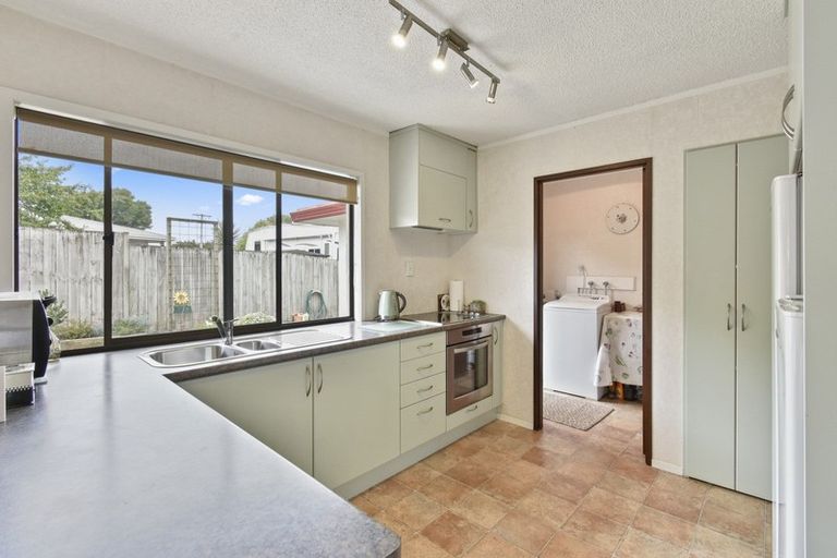 Photo of property in 2/28 Gills Avenue, Papakura, 2110